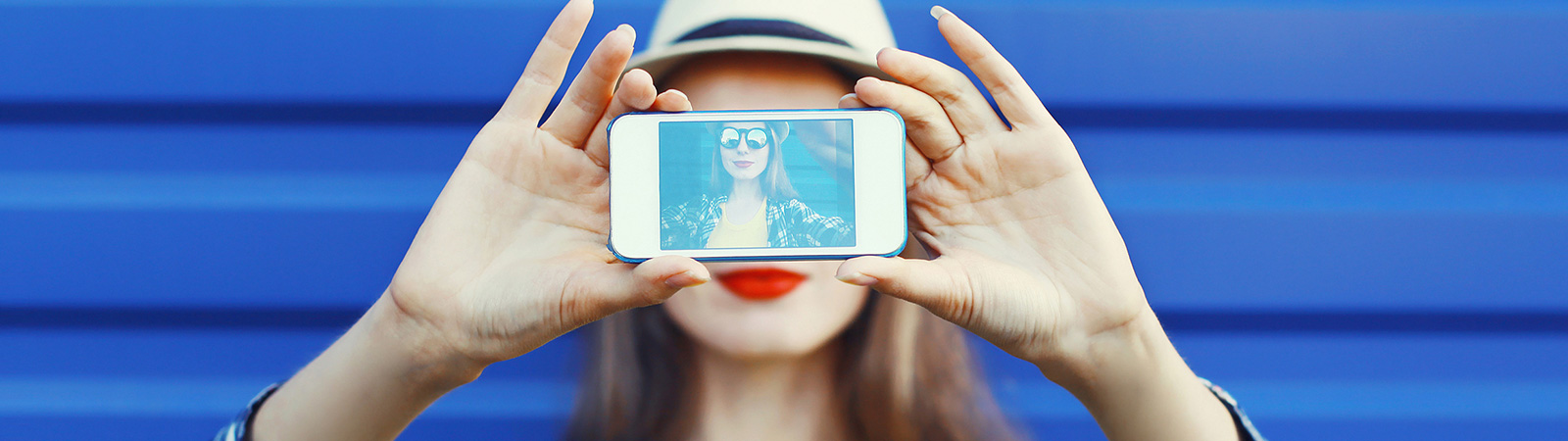 Person schießt Selfie